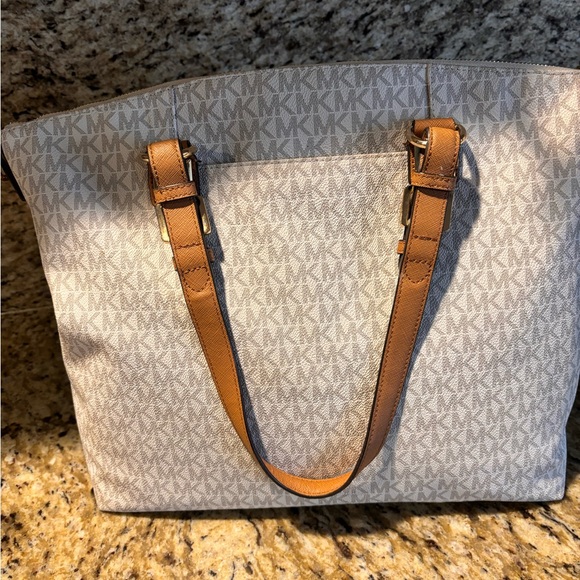 Michael Kors - Picture 5 of 7